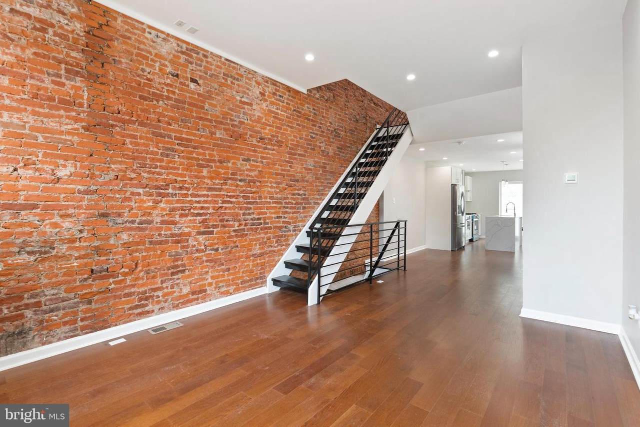 2702 Oxford Street - Photo 1