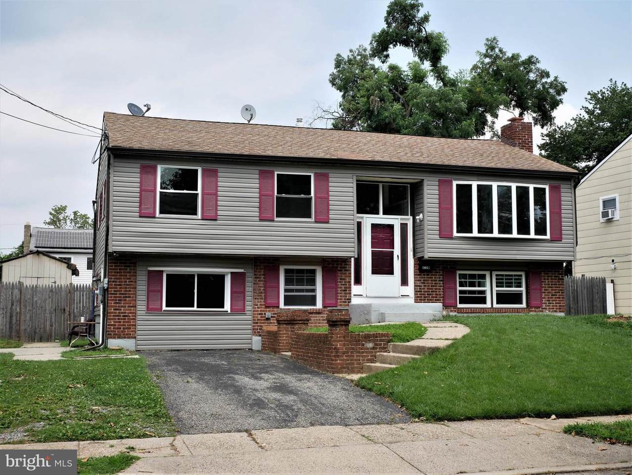218 Lincoln Avenue - Photo 1