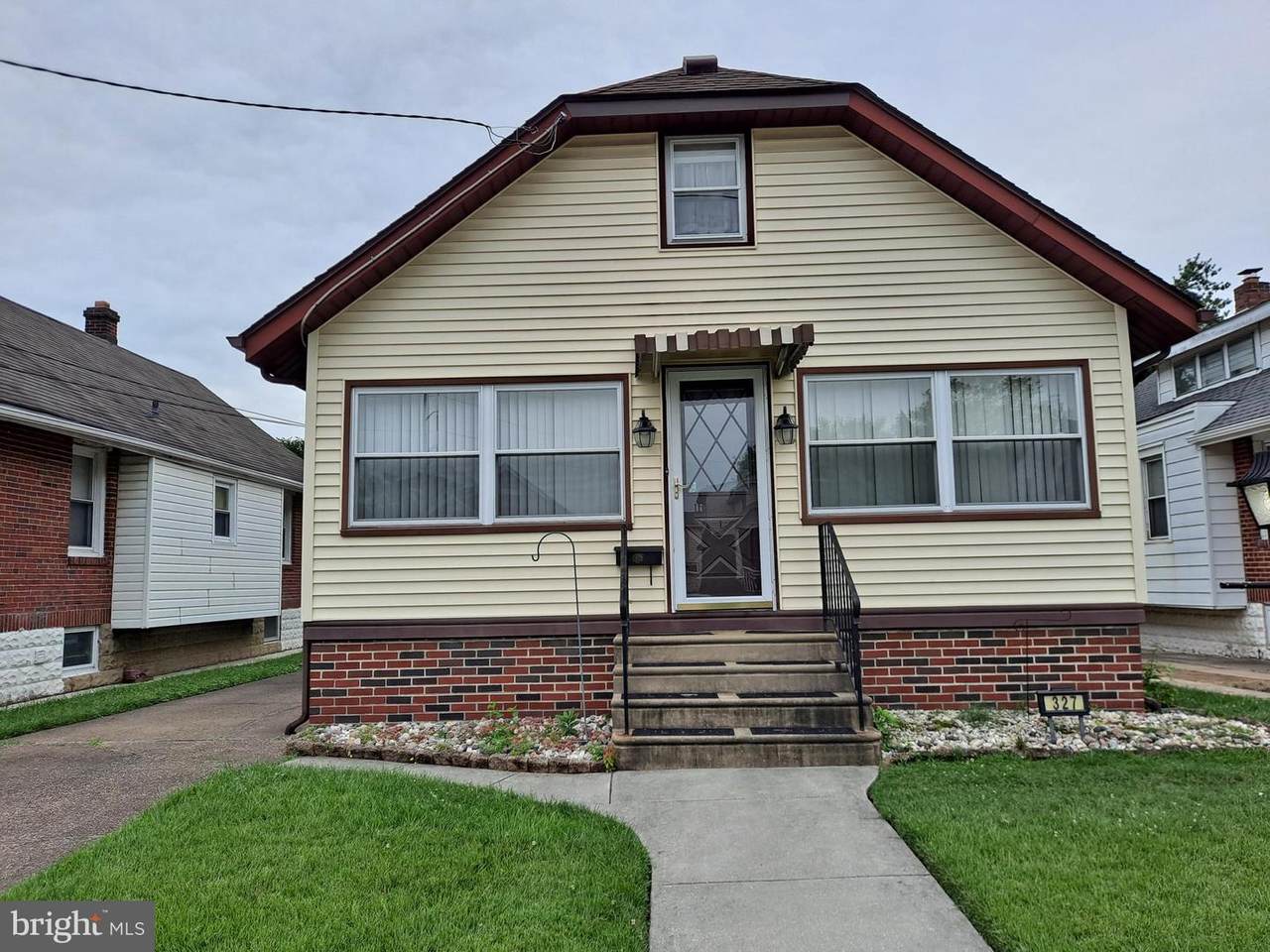 327 Lincoln Avenue - Photo 1