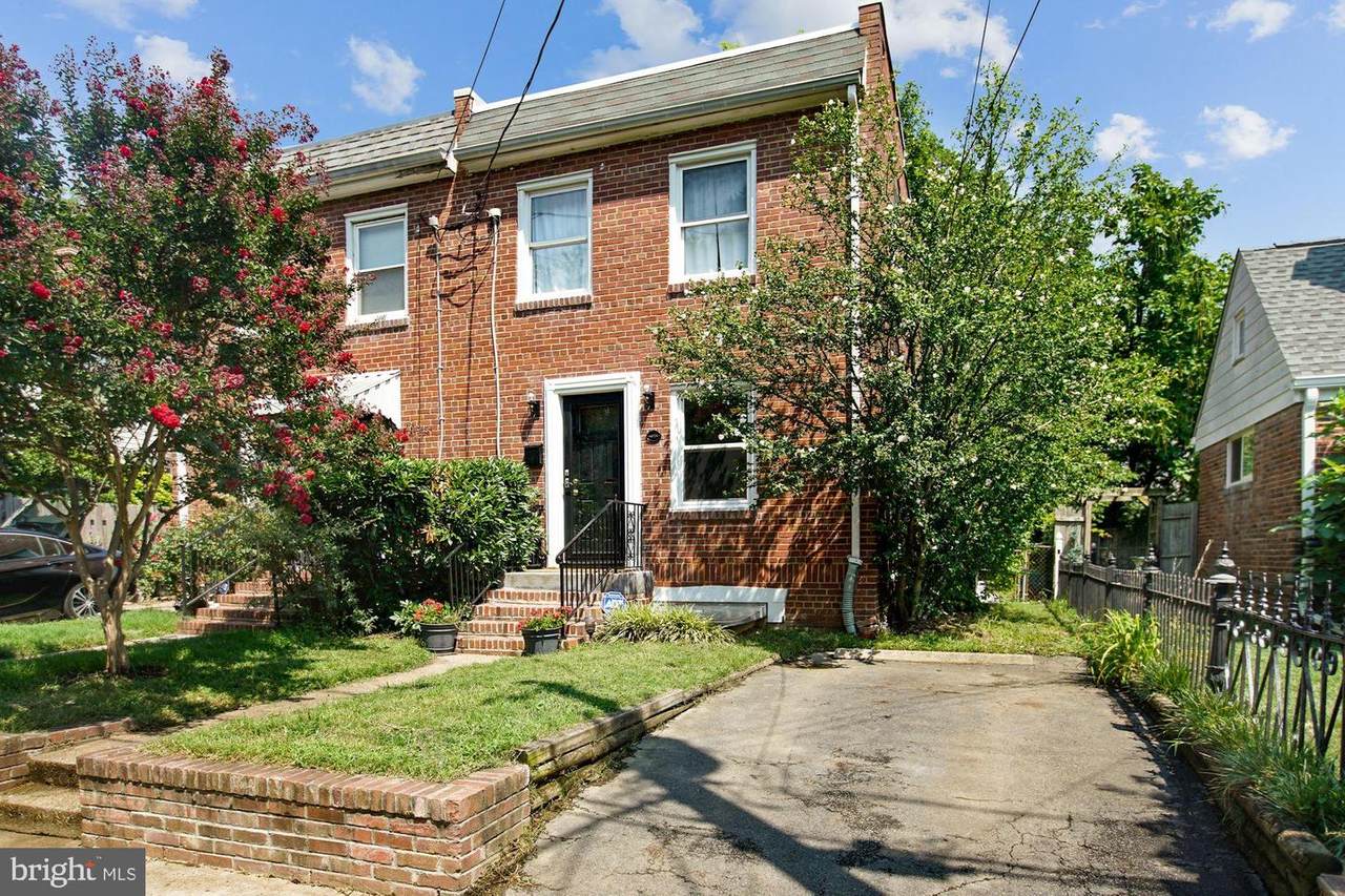 402 Howell Avenue - Photo 1