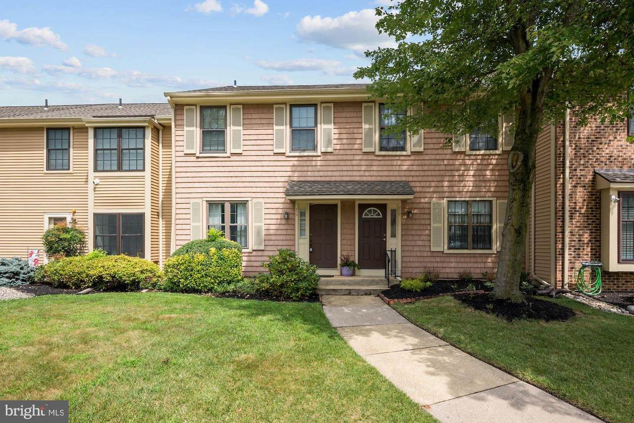 819 Kings Croft - Photo 1