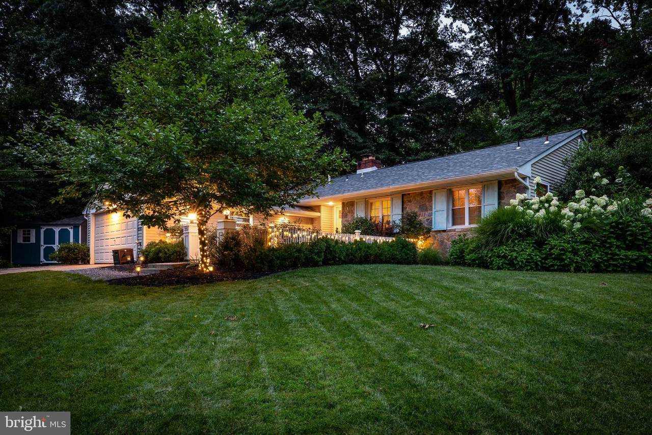 215 Southview Drive - Photo 1