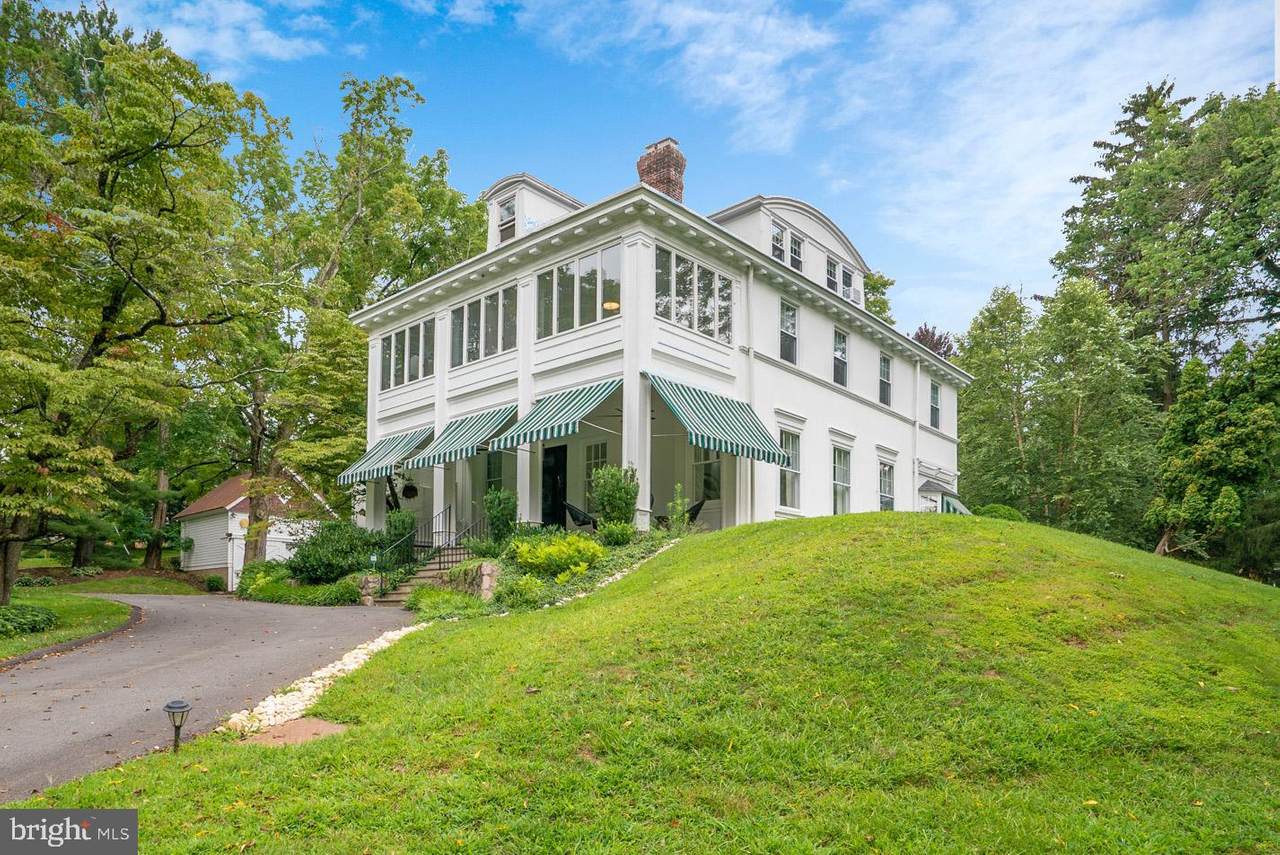 1070 River Road - Photo 1