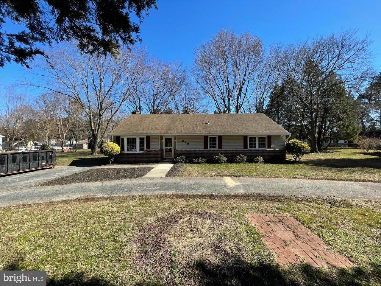 609 Victoria Drive - Photo 1