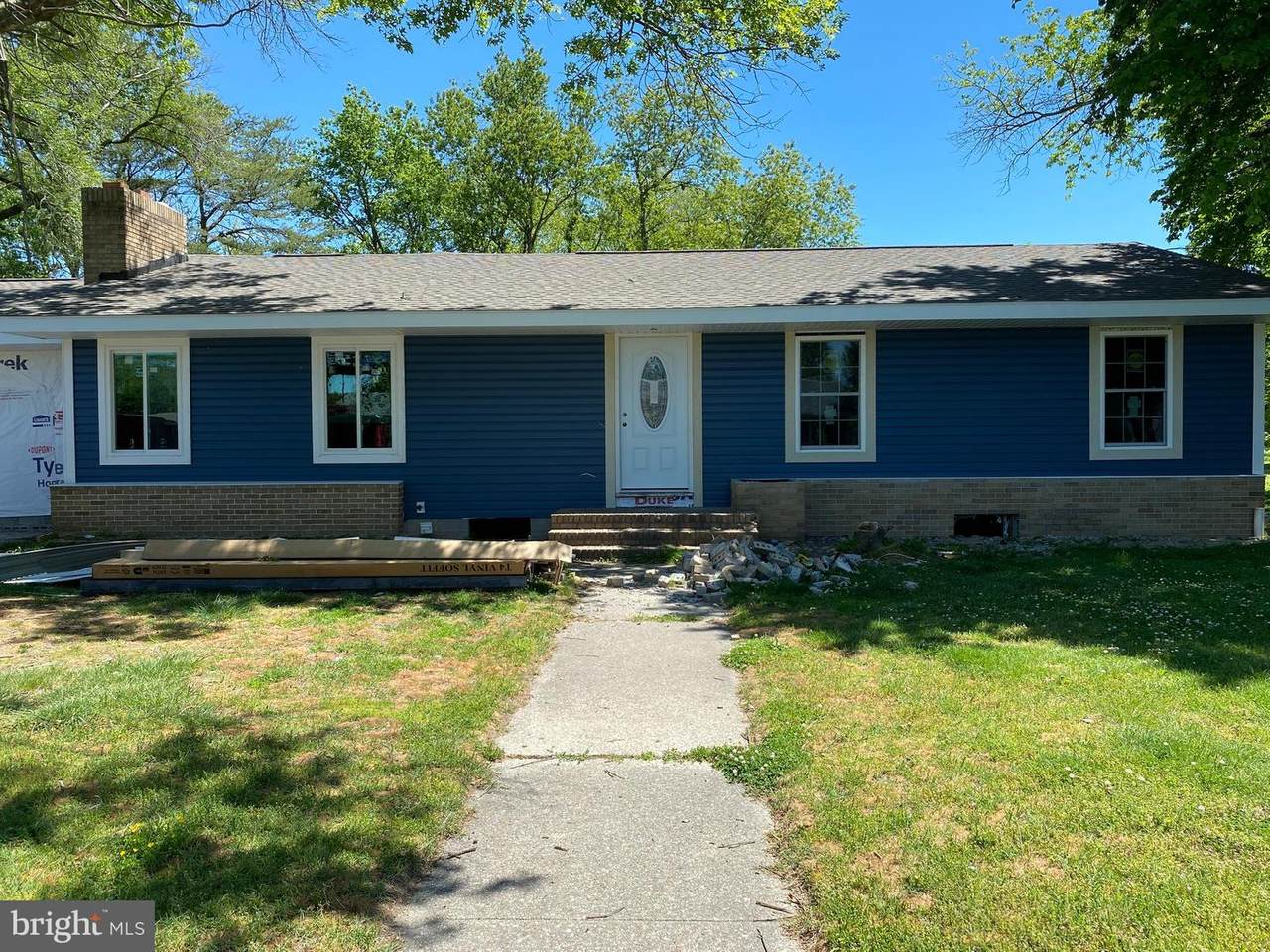 327 Hall Street - Photo 1