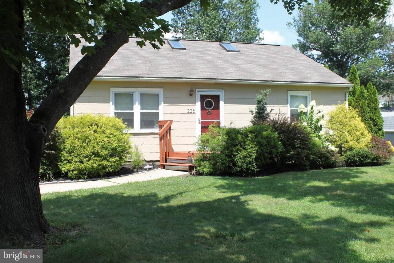 228 Sunset Avenue - Photo 1