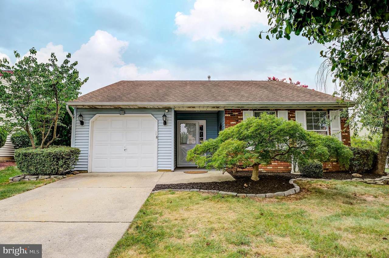 19 Cottage Ln W - Photo 1