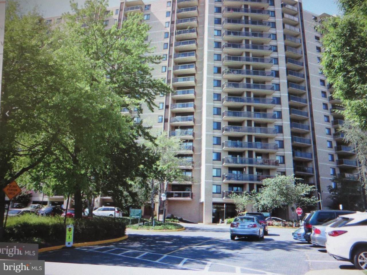 203 Yoakum Parkway - Photo 1