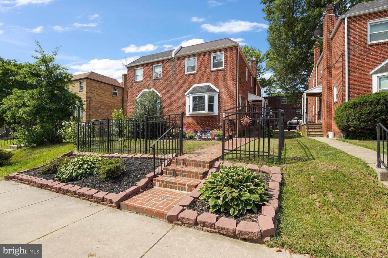 710 38TH Street - Photo 1