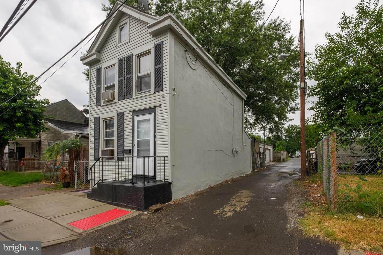 810 Dayton Street - Photo 1
