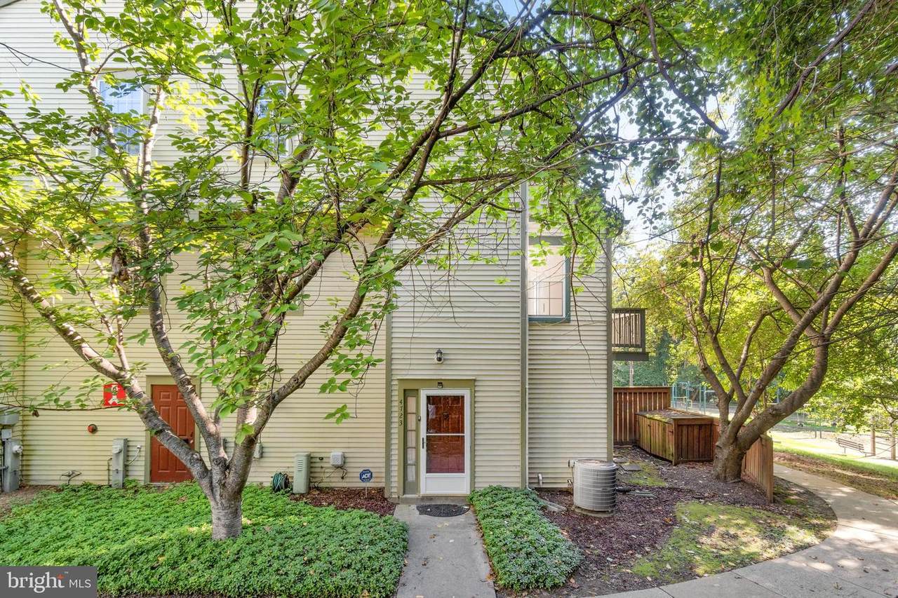 4723 River Valley Way - Photo 1