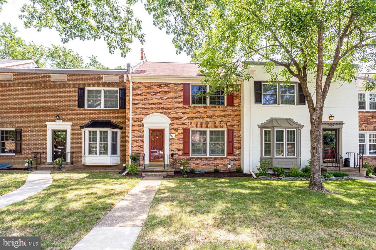 5957 Queenston Street - Photo 1
