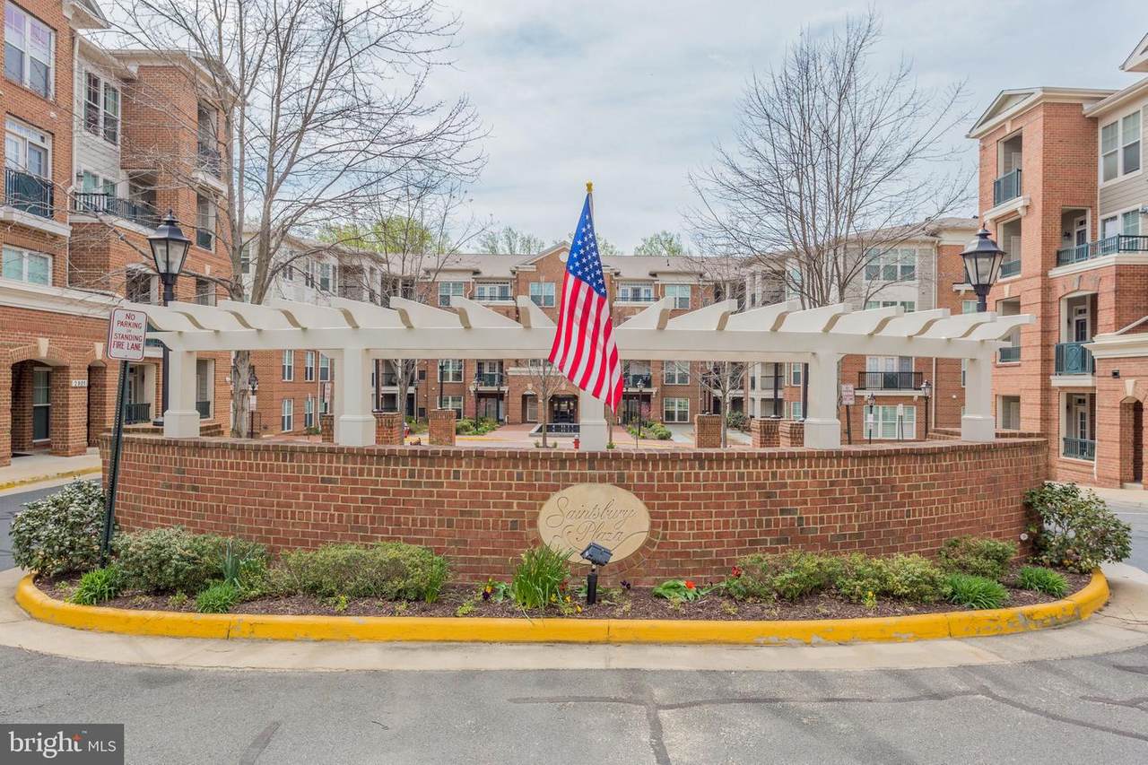 2905 Saintsbury Plaza - Photo 1