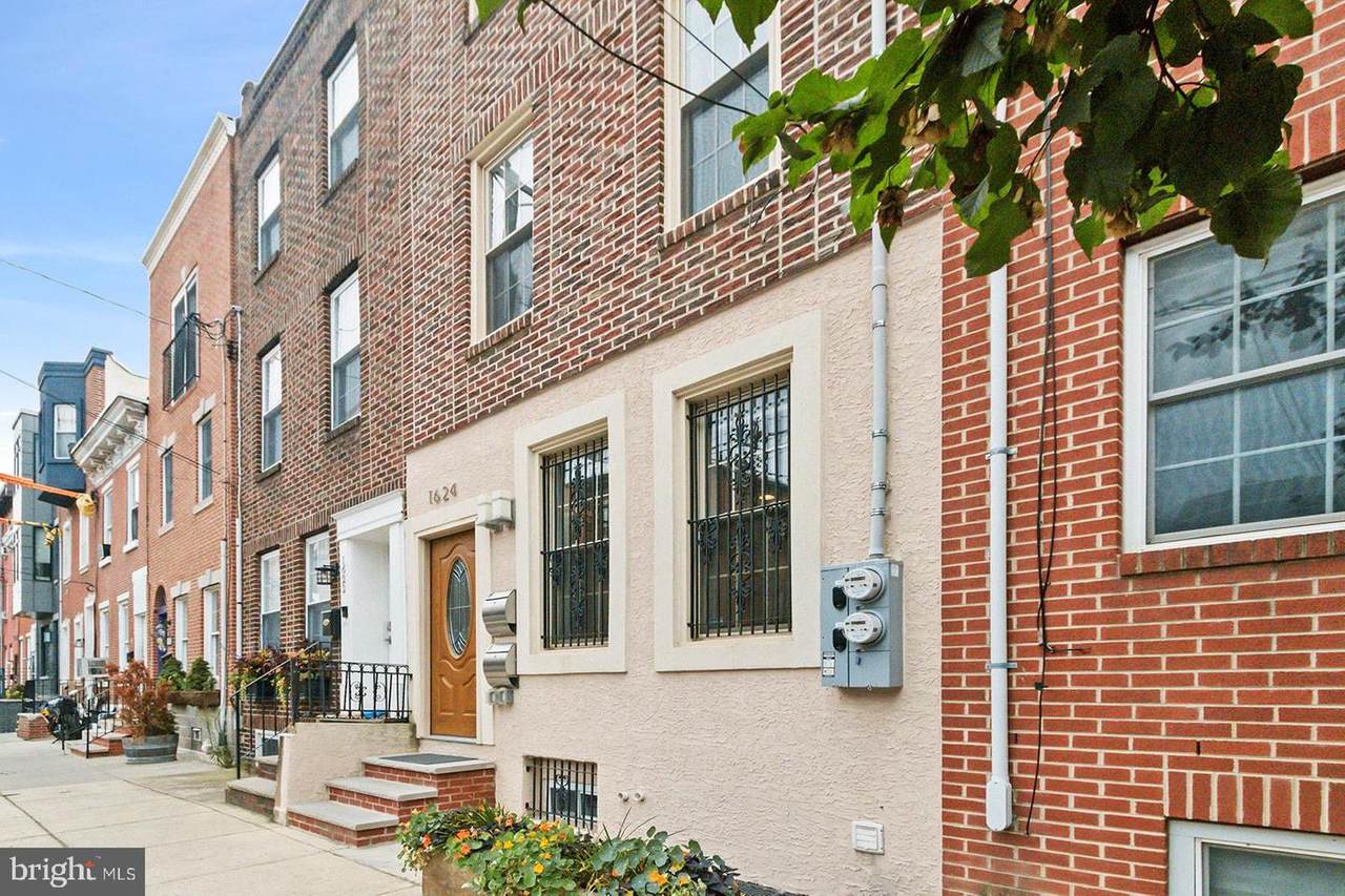 1624 Catharine Street - Photo 1