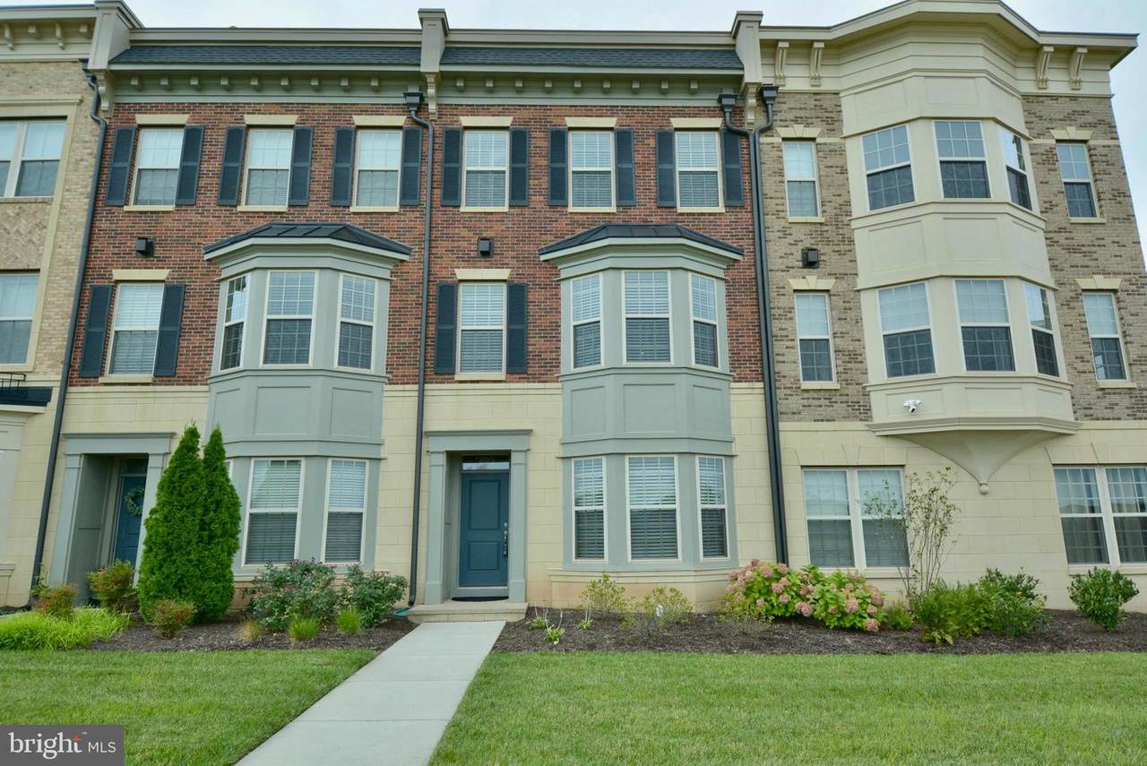 702 Fair Winds Way - Photo 1