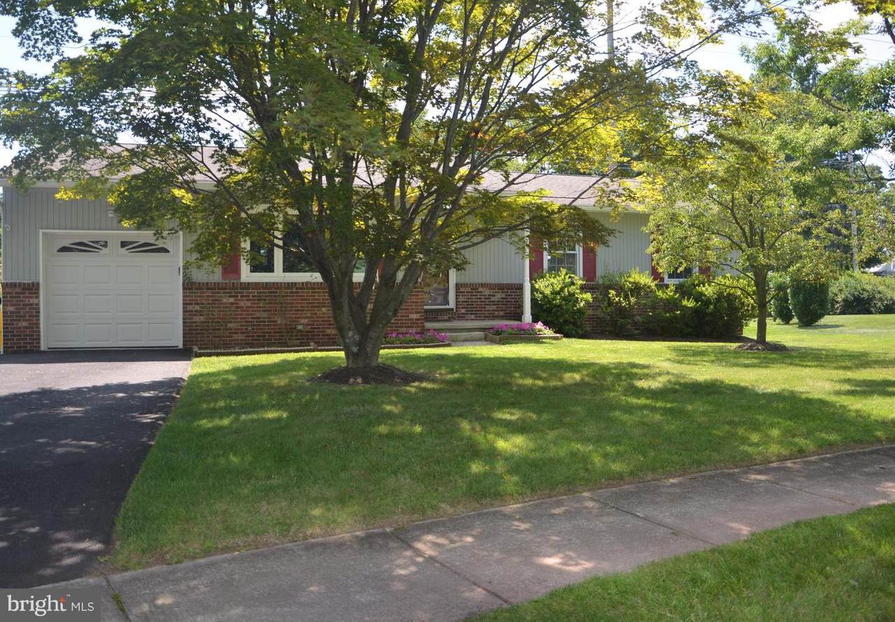 2 Garry Court - Photo 1