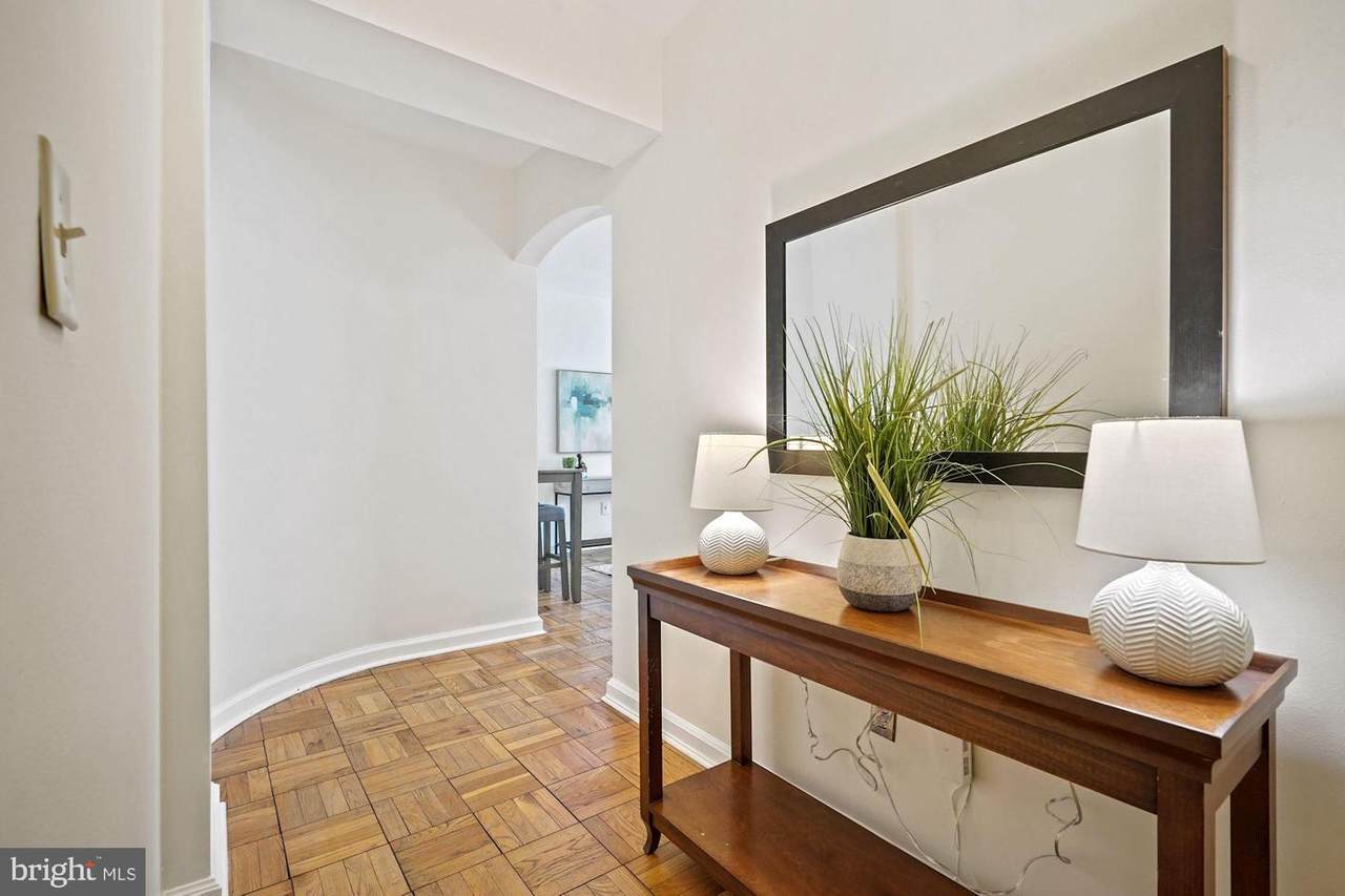 1 Scott Circle - Photo 1