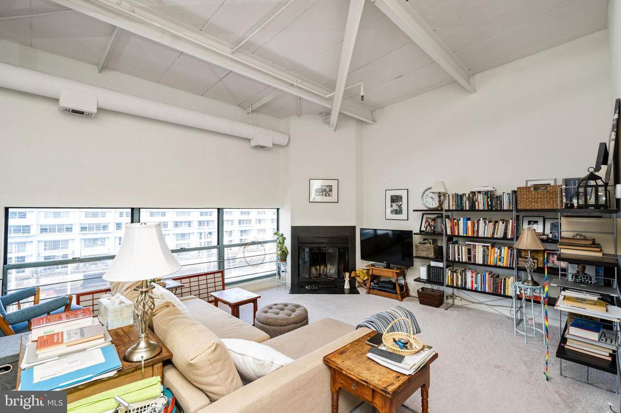 3 Columbus Boulevard - Photo 1