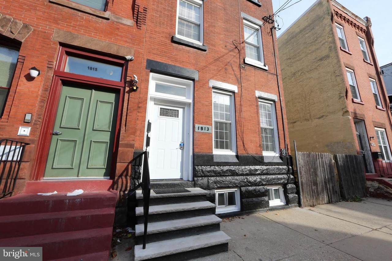 1813 Thompson Street - Photo 1