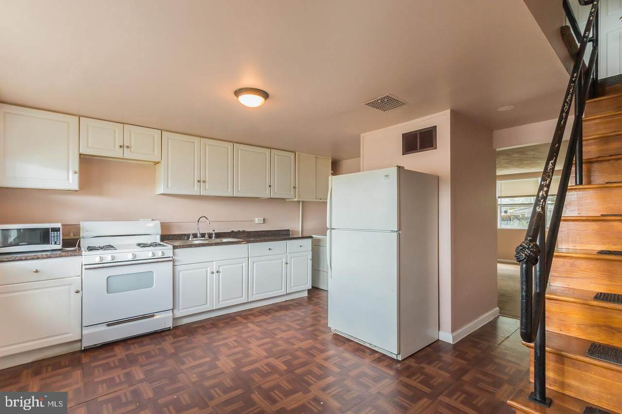802 Regis Court - Photo 1