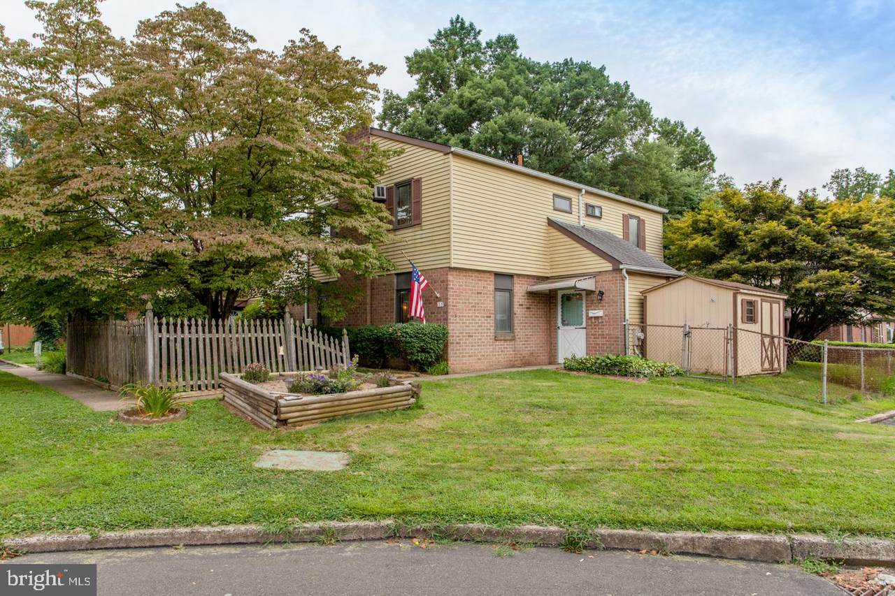 35 Hollybrooke Drive - Photo 1