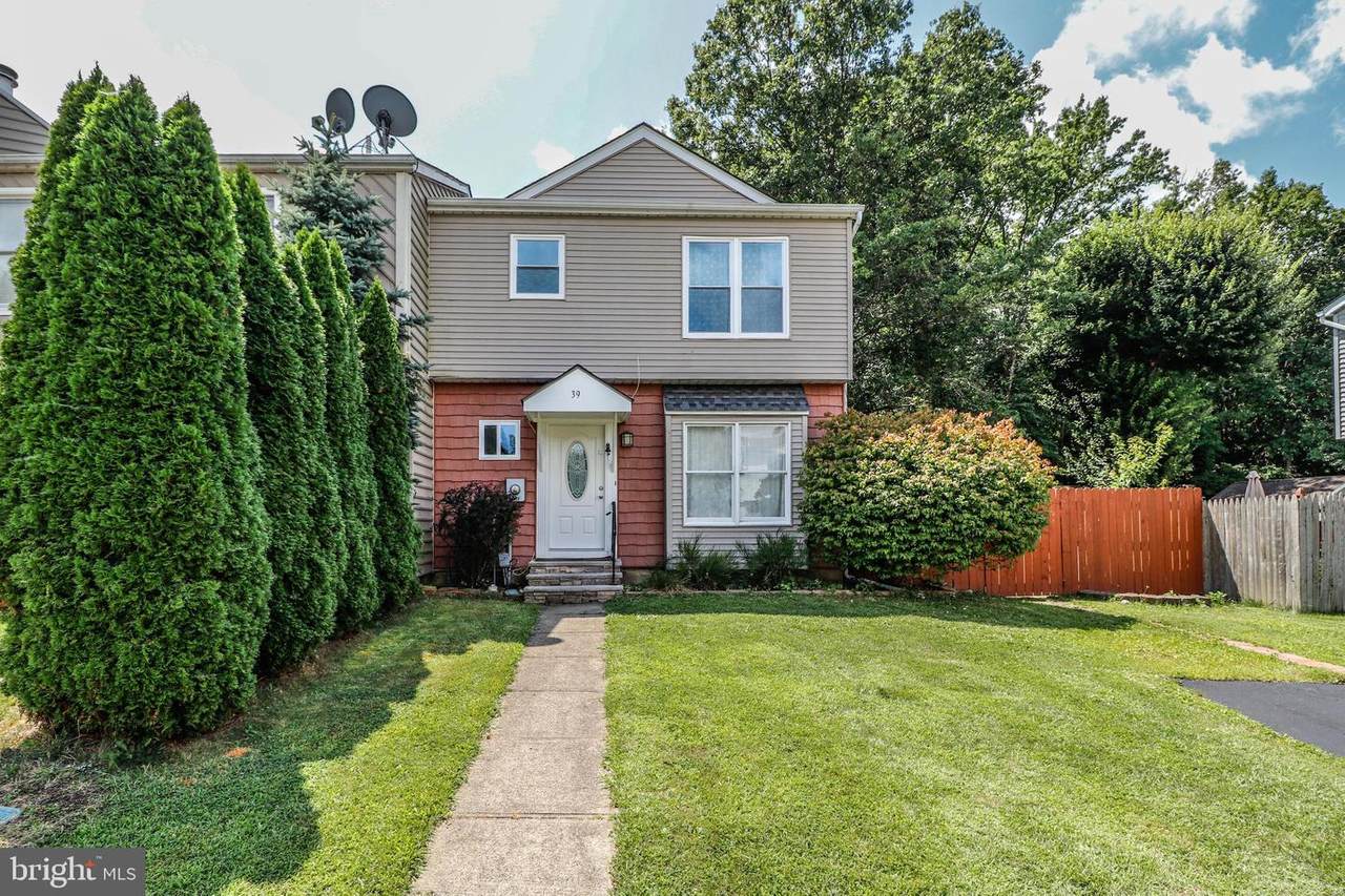 39 Tudor Lane - Photo 1