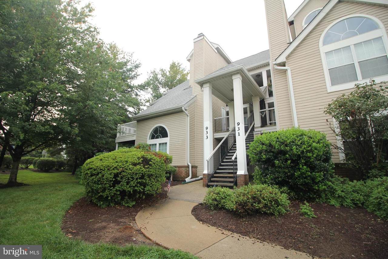 933 Hillside Lake Terrace - Photo 1
