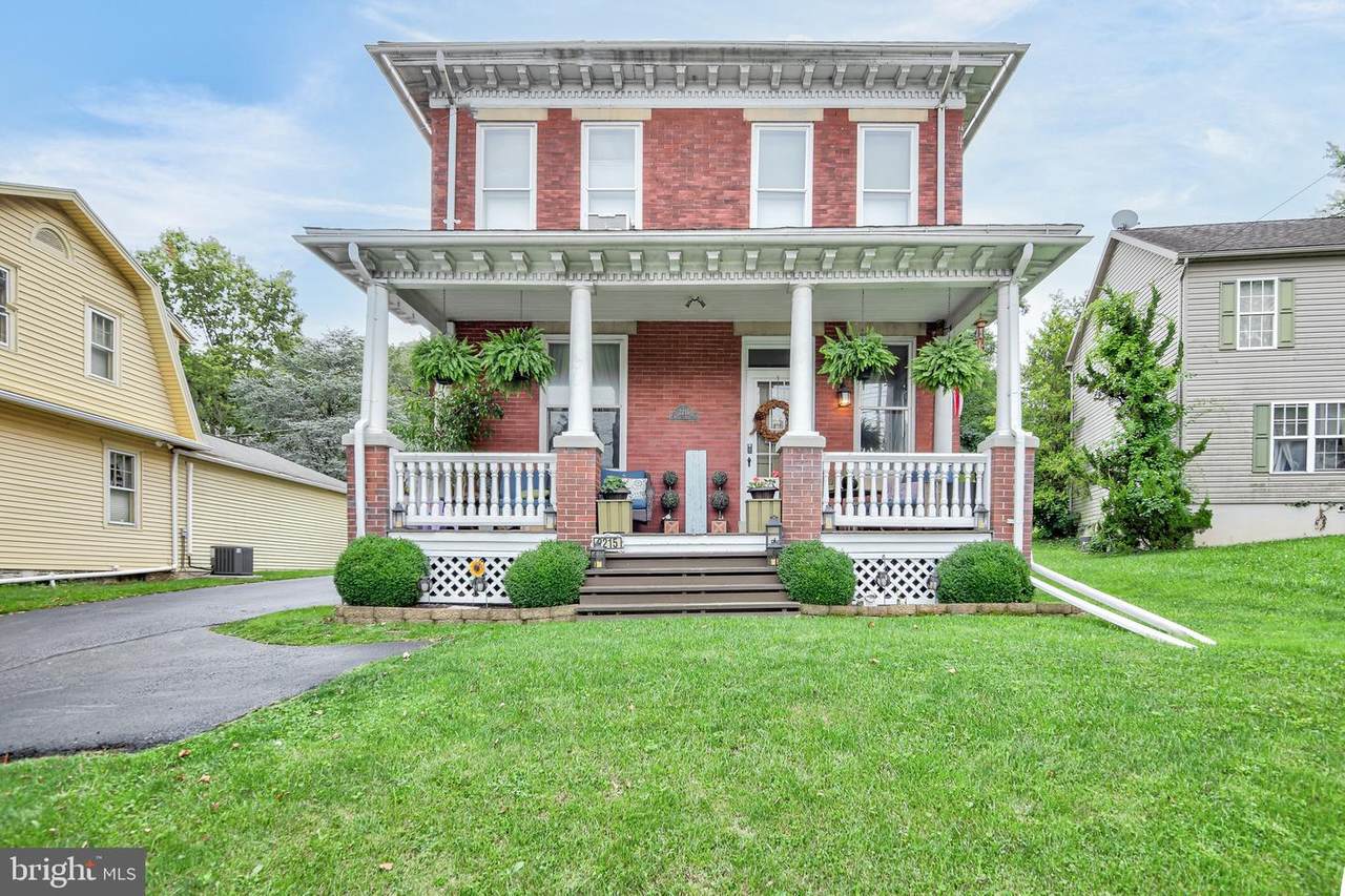 2215 Walnut Street - Photo 1