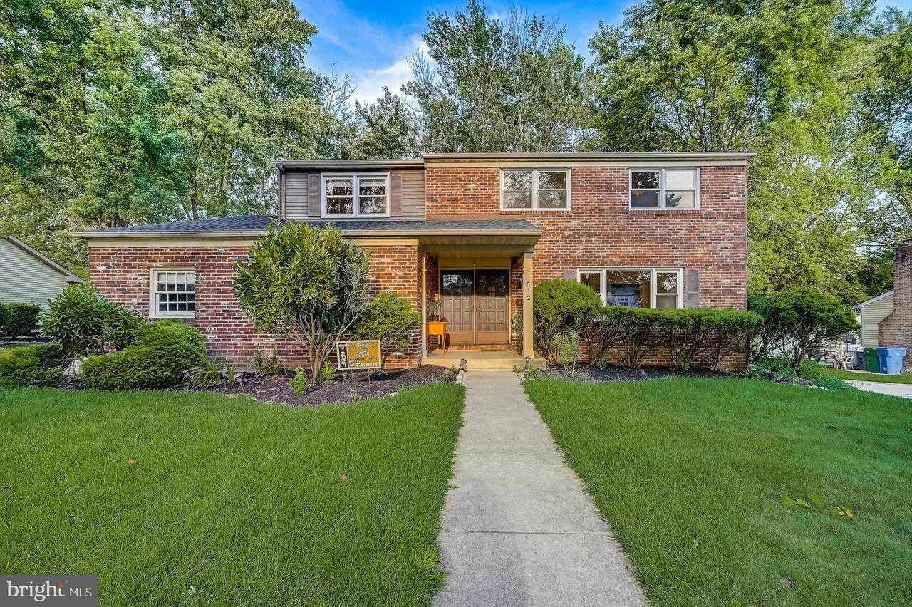 512 Country Club Drive - Photo 1