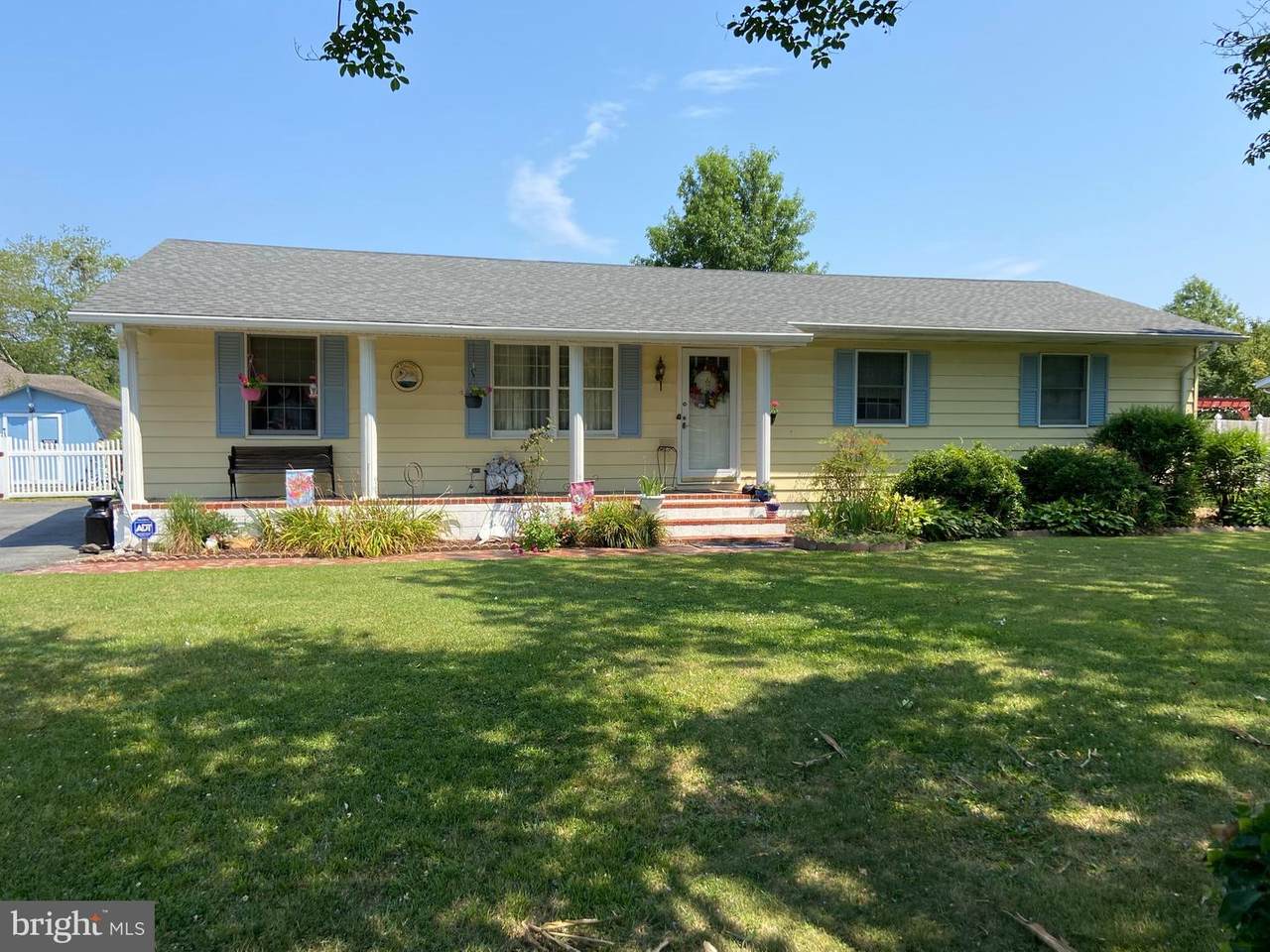 117 Mimosa Drive - Photo 1