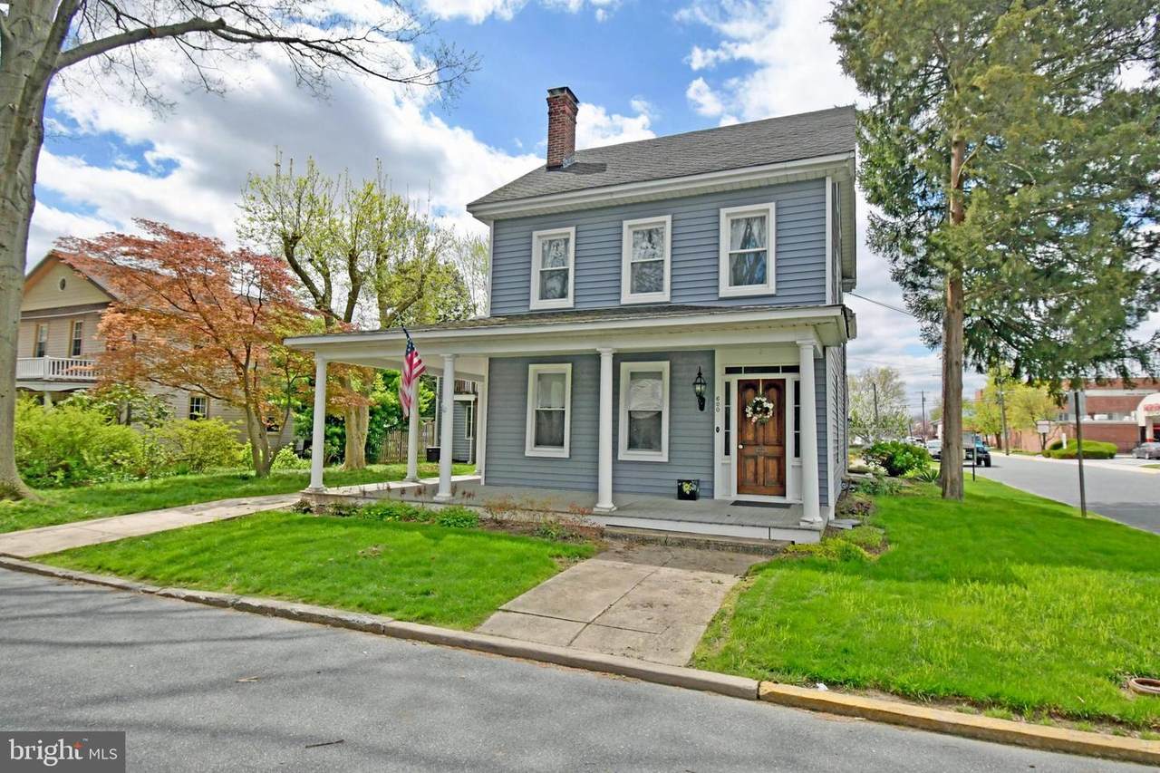 402 Lewis Street - Photo 1