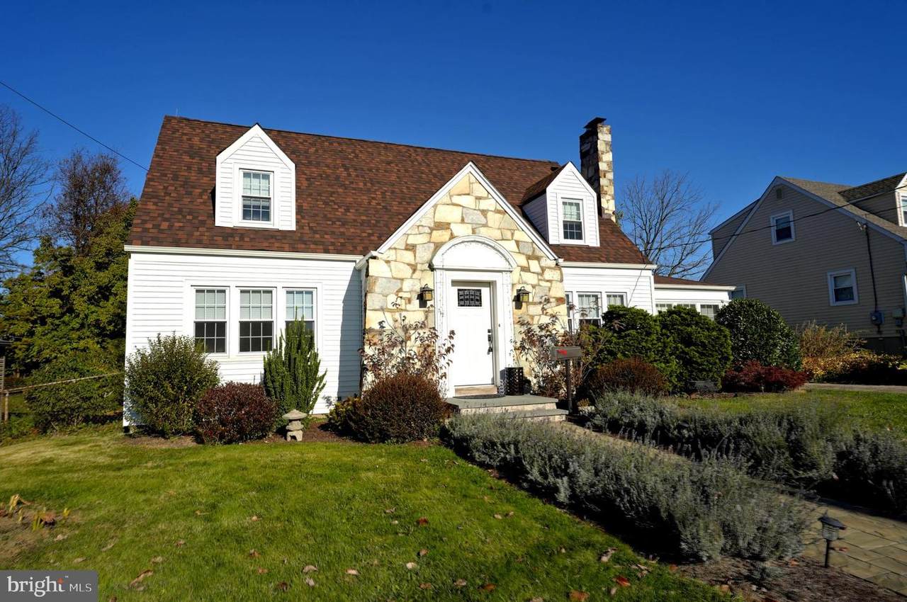 712 Mayflower Avenue - Photo 1