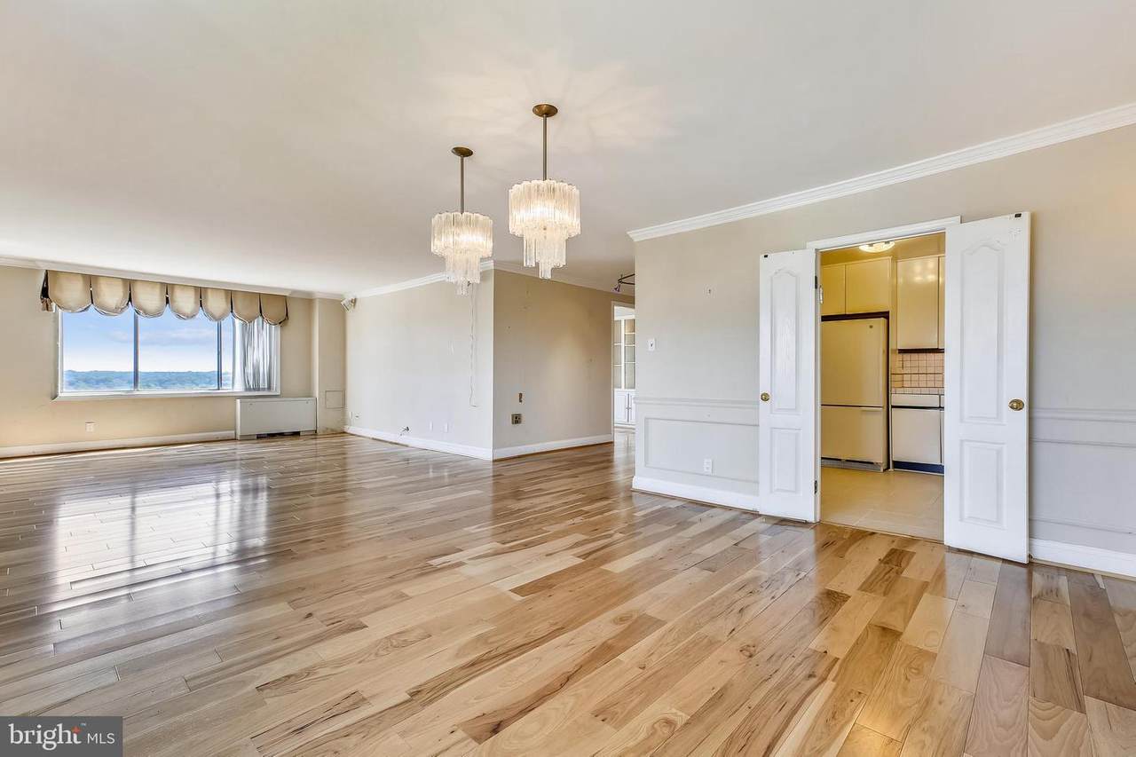 11801 Rockville Pike - Photo 1