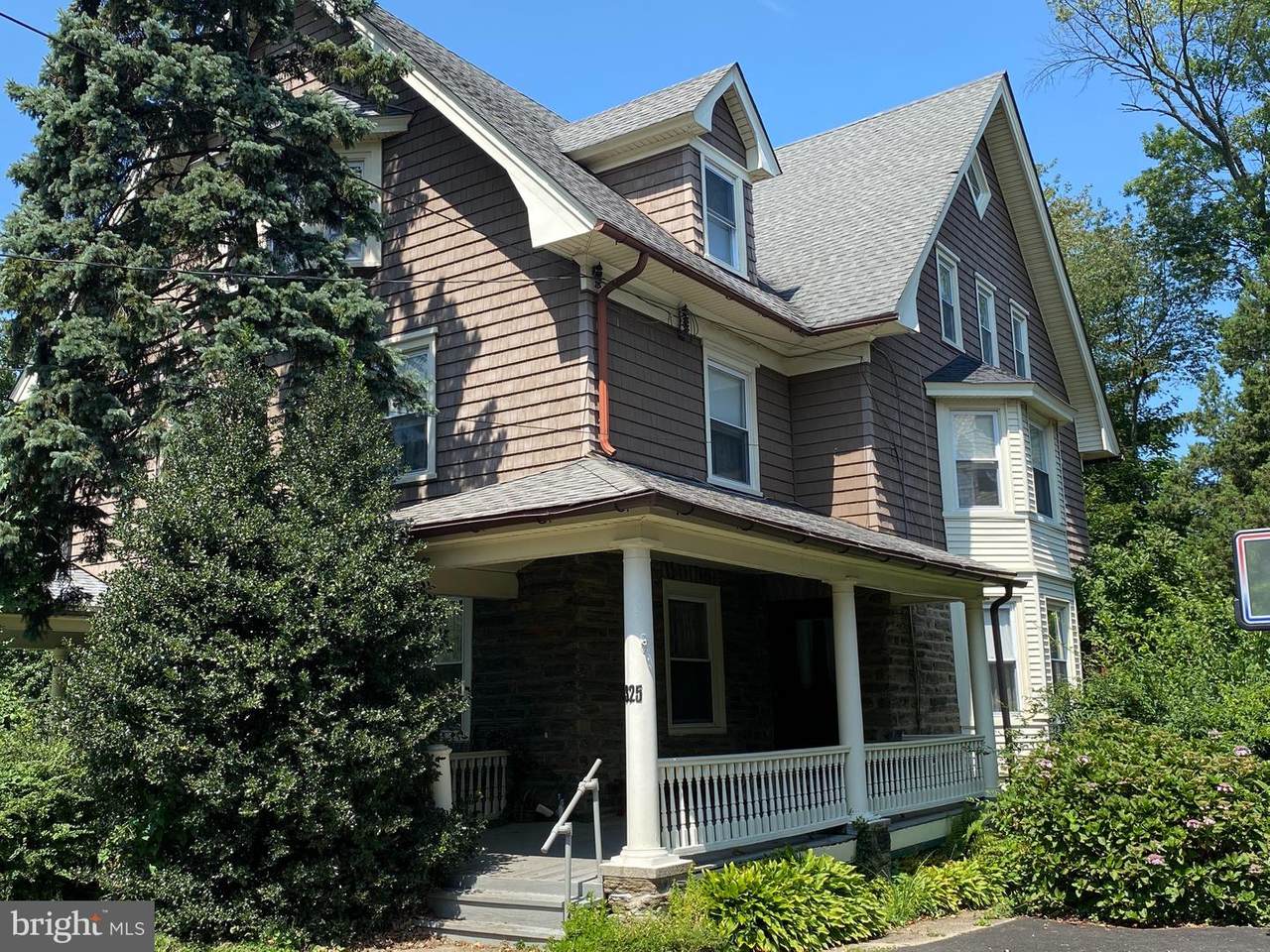 325 Summit Avenue - Photo 1