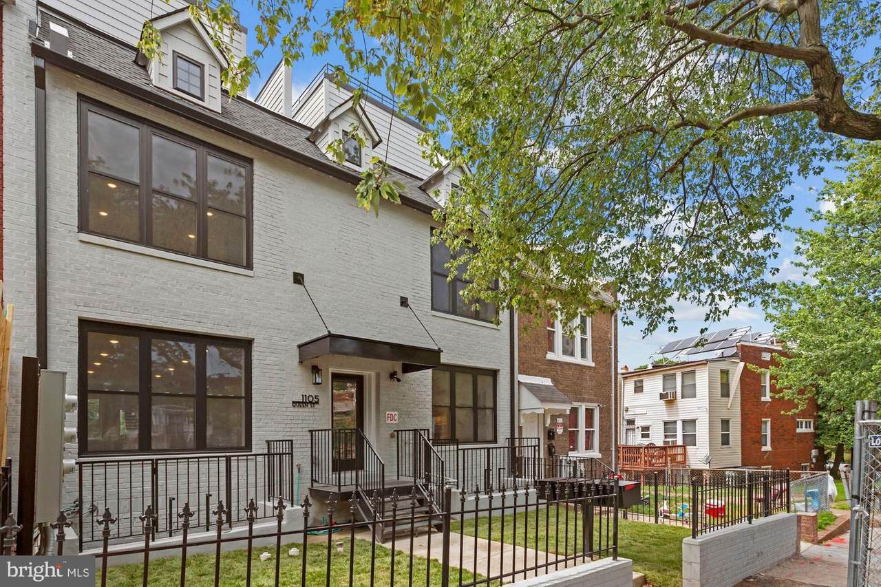 1105 Queen Street - Photo 1