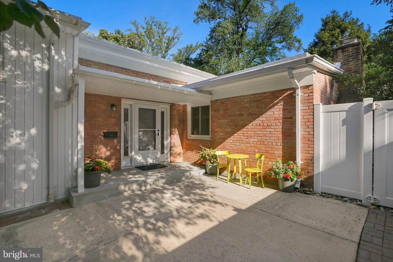 5515 Huntington Parkway - Photo 1
