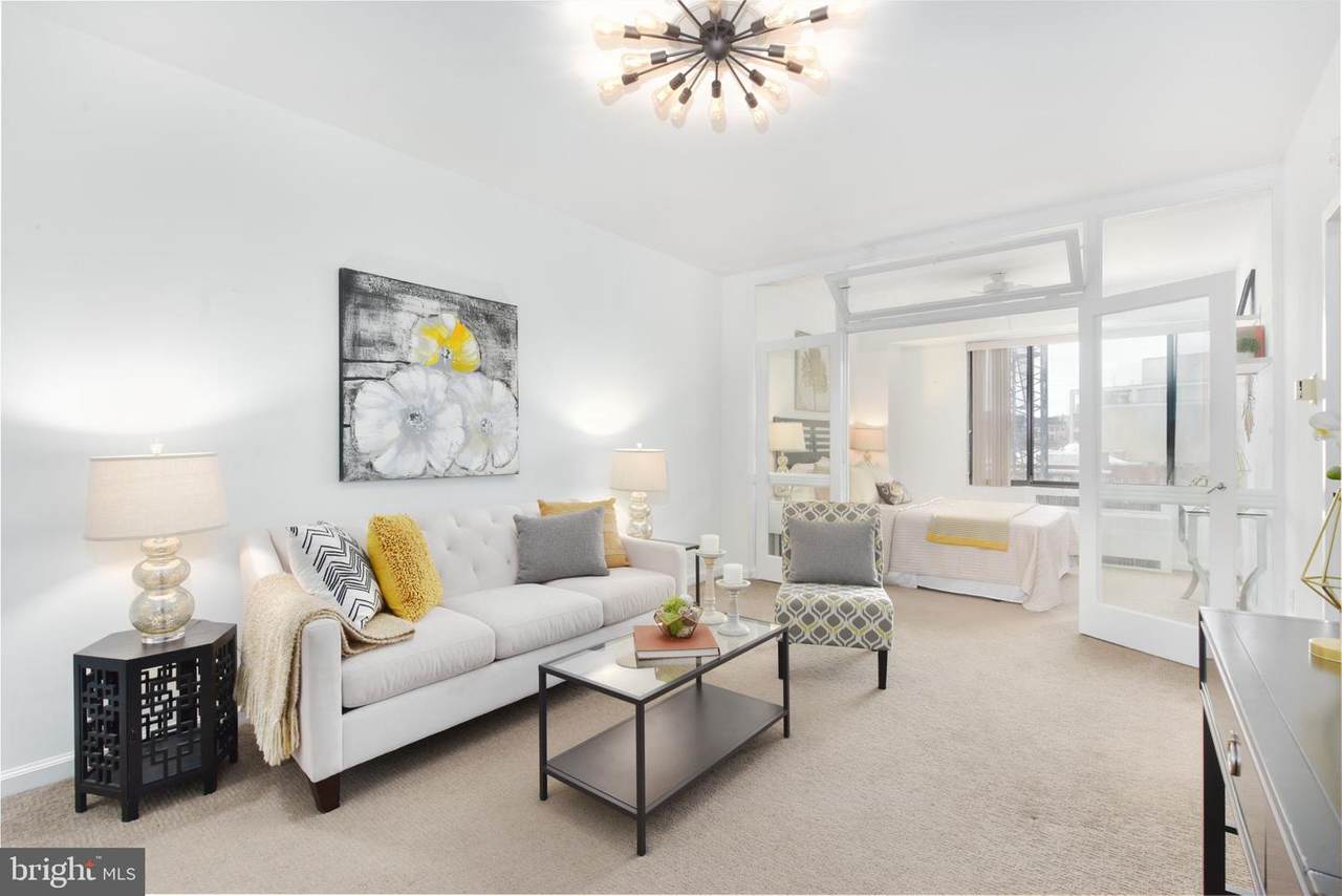 1 Scott Circle - Photo 1