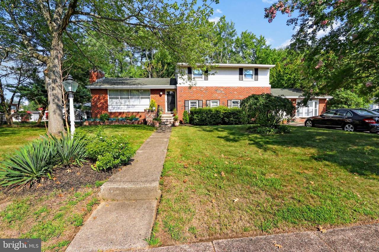 213 Middlesex Avenue - Photo 1