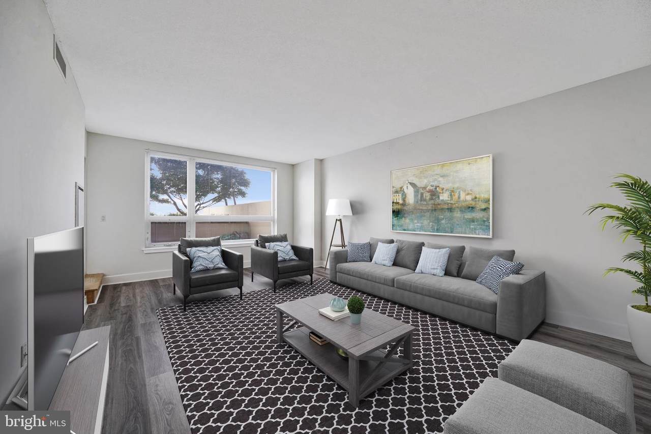 717 Columbus Boulevard - Photo 1