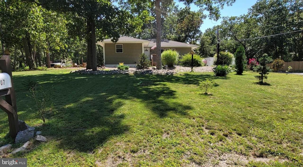 207 Poplar Avenue - Photo 1
