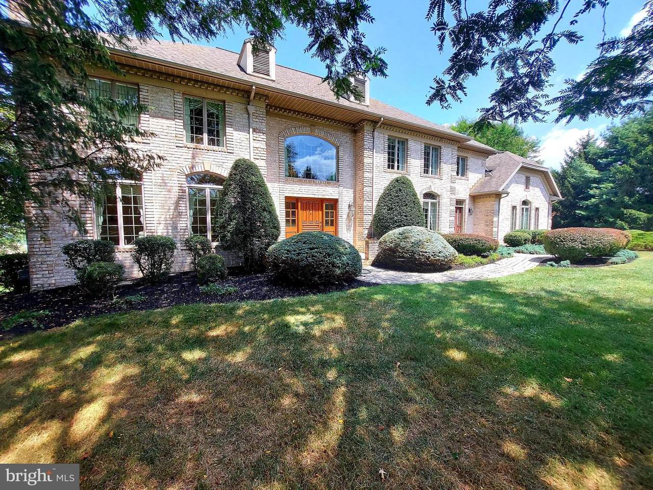 825 Oakwood Ct N - Photo 1