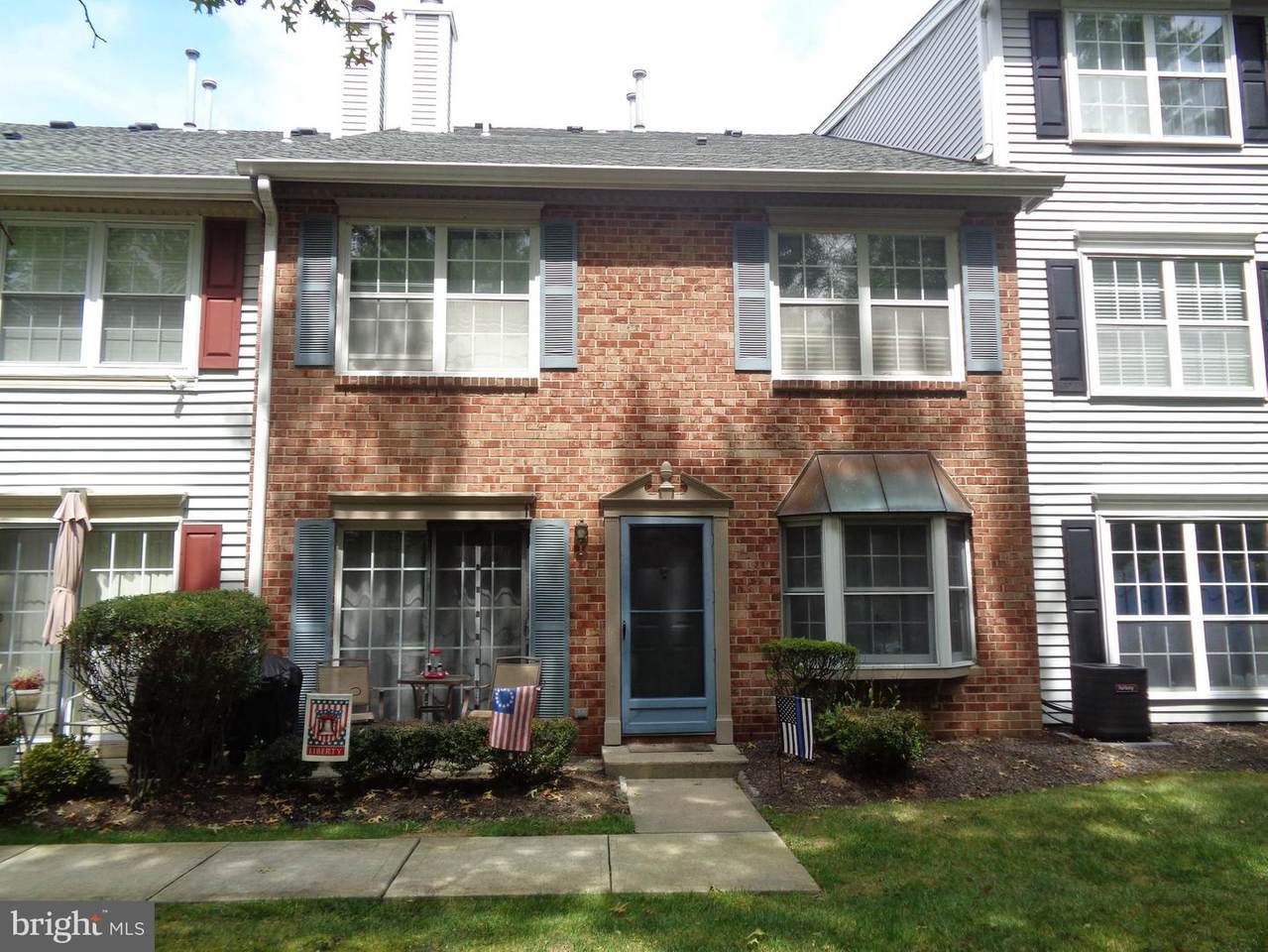 91 Versailles Court - Photo 1