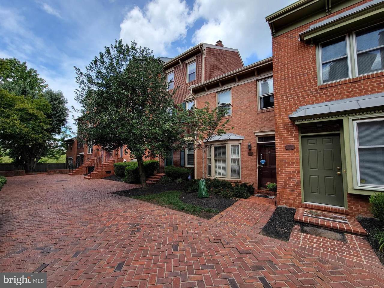 520 Colecroft Court - Photo 1