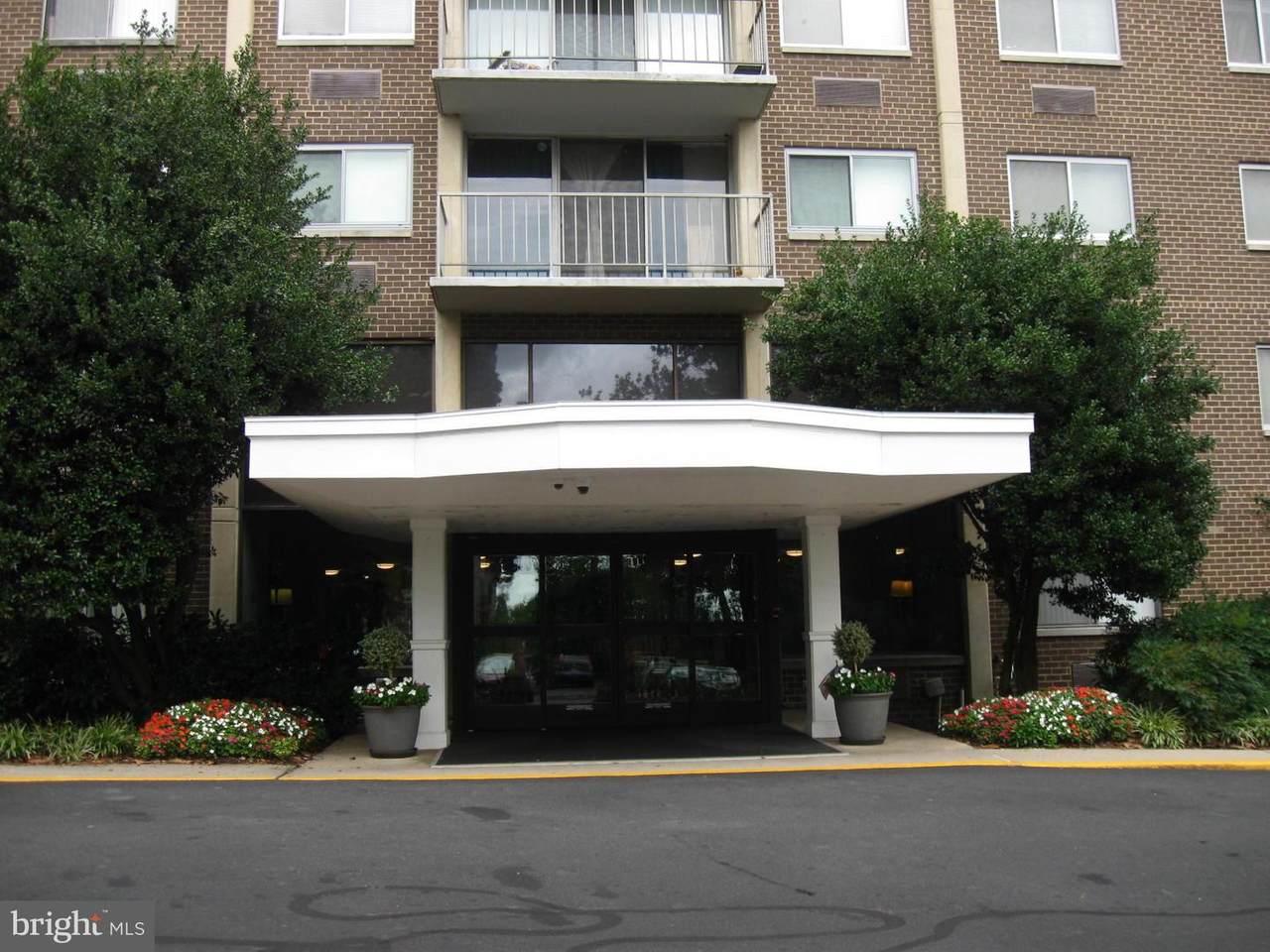 2059 Huntington - Photo 1