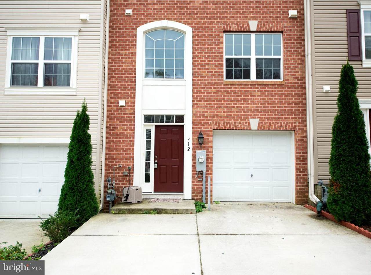 712 English Ivy Way - Photo 1
