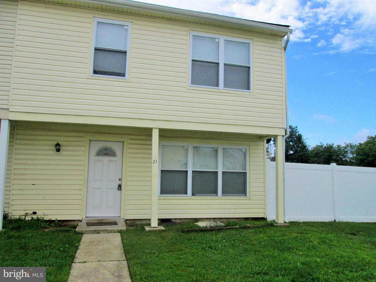 21 Lamont - Photo 1