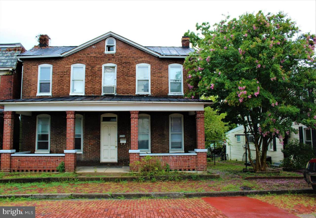 223 Wallace Street - Photo 1