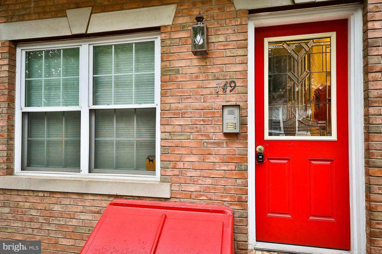 749 19TH Street - Photo 1