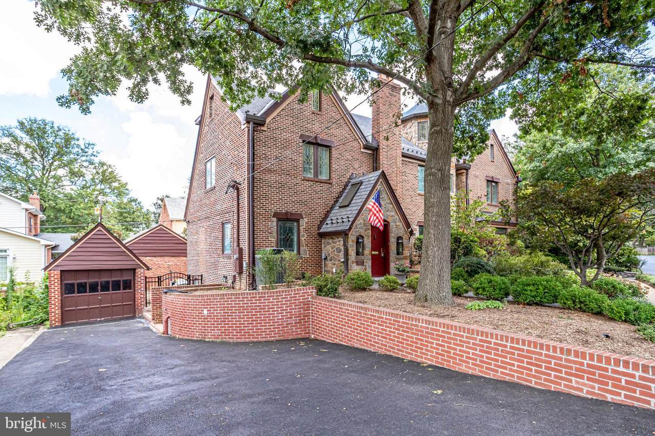 1017 Oakcrest Road - Photo 1