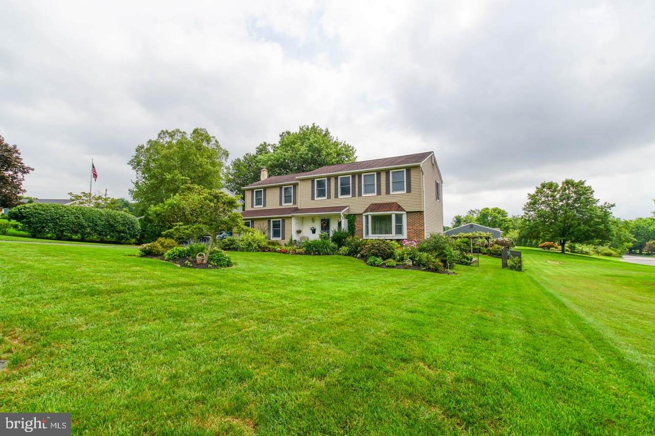 250 Briarwood Lane - Photo 1